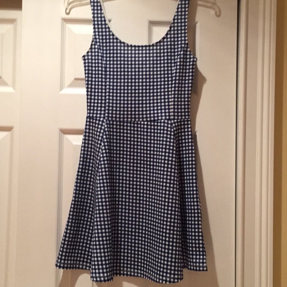 H&M fit n flare gingham print skater dress 🔹🔷🔹